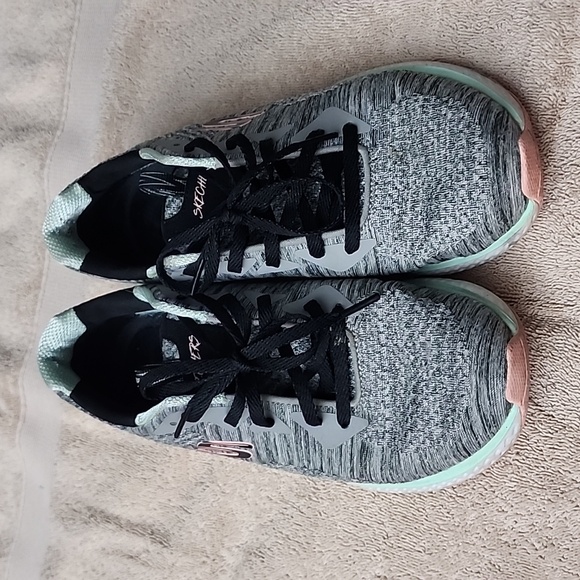 Skechers Ultra Light Shoes - Picture 2 of 4